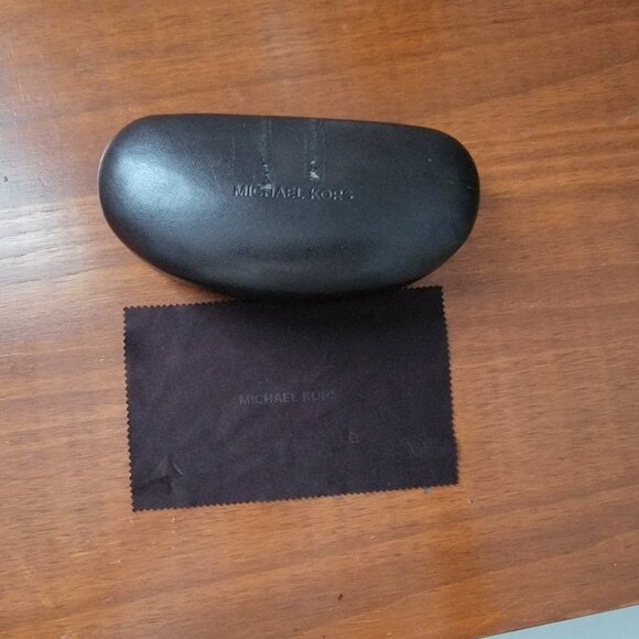 Michael Kors Black Oversize Sunglasses Hardcase w lens cloth - Picture 2 of 9